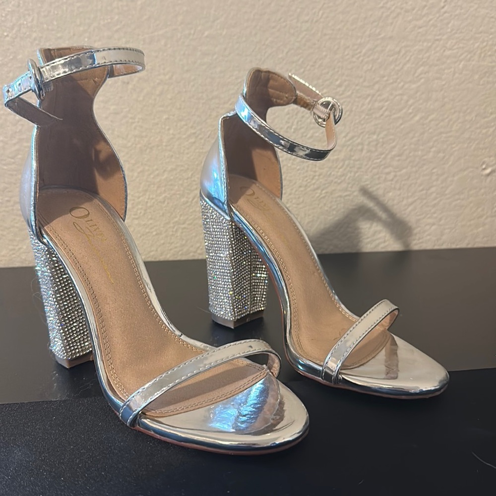 Olivia size 5 1/2 high heels